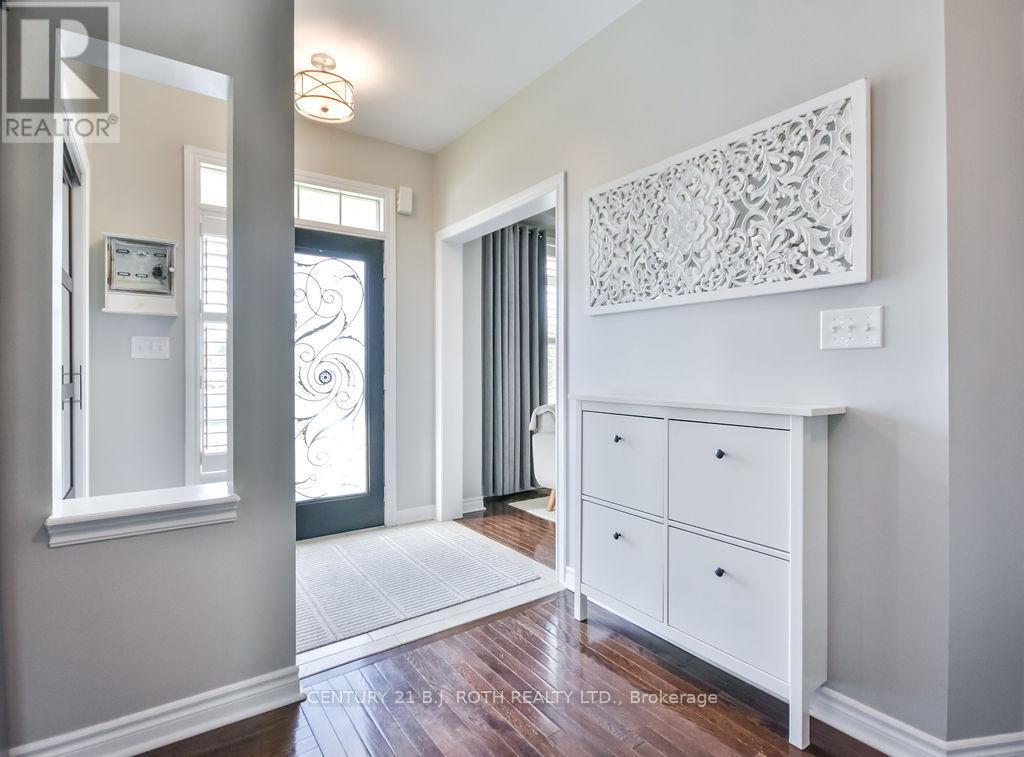 63 The Queensway, Barrie (Innis-Shore), Ontario  L4M 7J3 - Photo 4 - S12453495