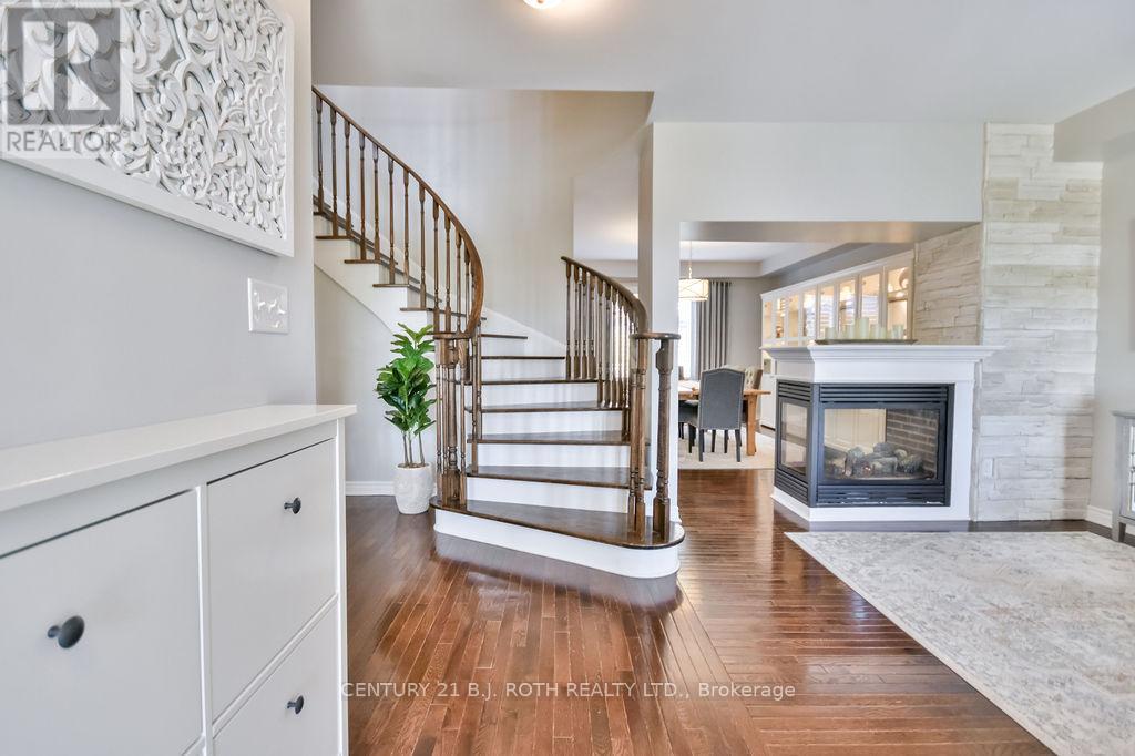 63 The Queensway, Barrie (Innis-Shore), Ontario  L4M 7J3 - Photo 6 - S12453495