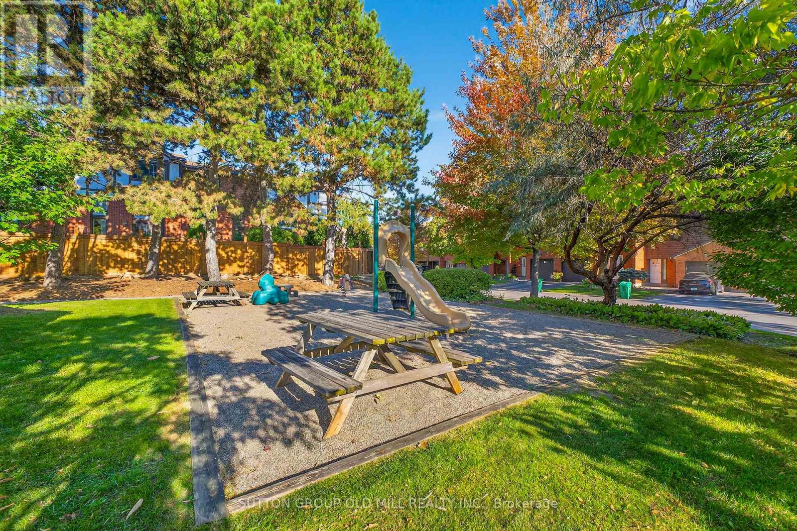 31 - 4230 Fieldgate Drive, Mississauga, Ontario  L4W 2M5 - Photo 2 - W12453517