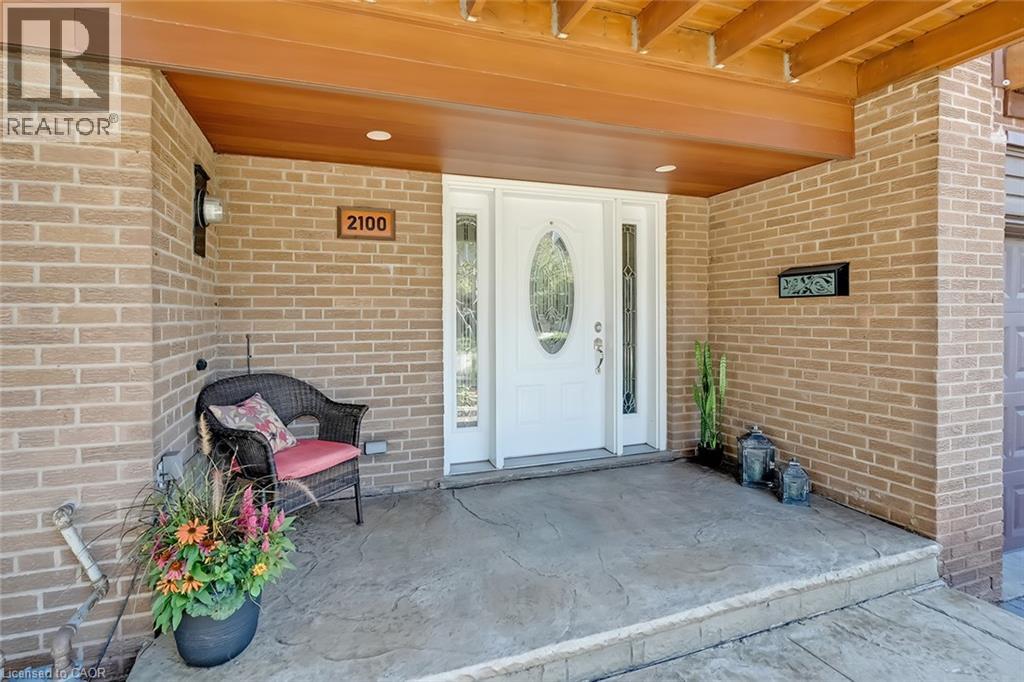 2100 Worthington Drive, Oakville, Ontario  L6L 1E3 - Photo 5 - 40777019