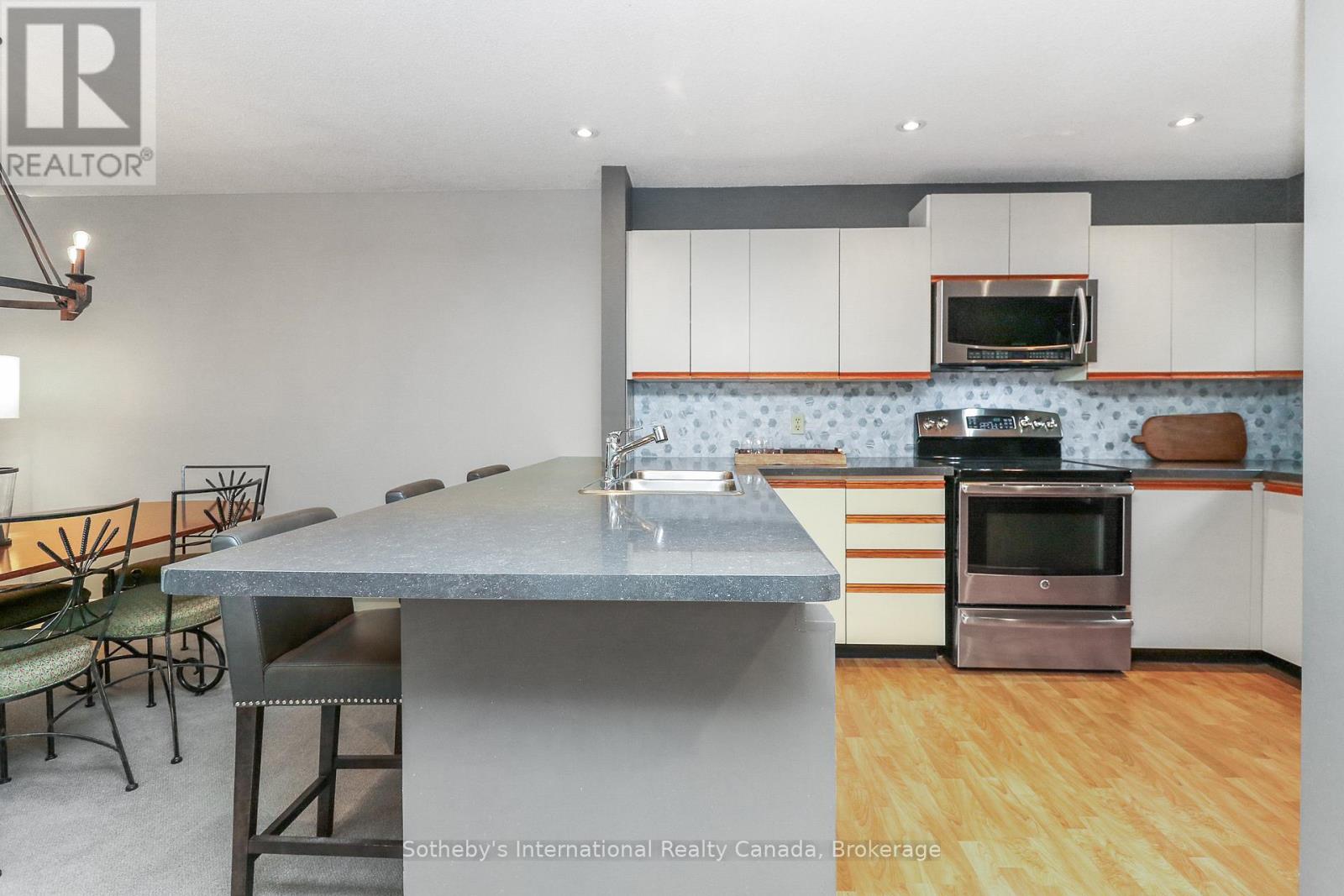 408 Mariners Way, Collingwood, Ontario  L9Y 5C7 - Photo 5 - S12453591