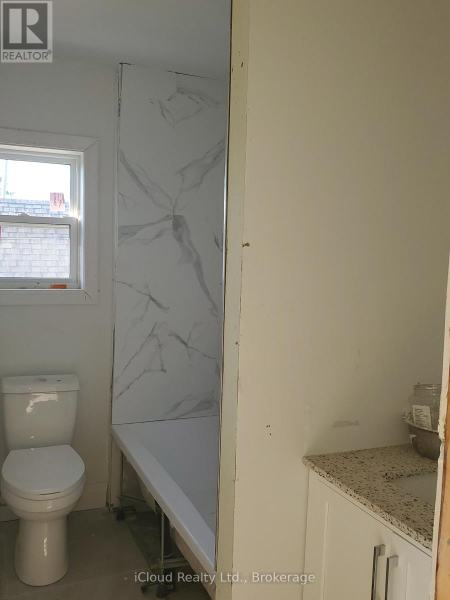 62 Currie Street, St. Catharines (Facer), Ontario  L2M 5M8 - Photo 8 - X12453514