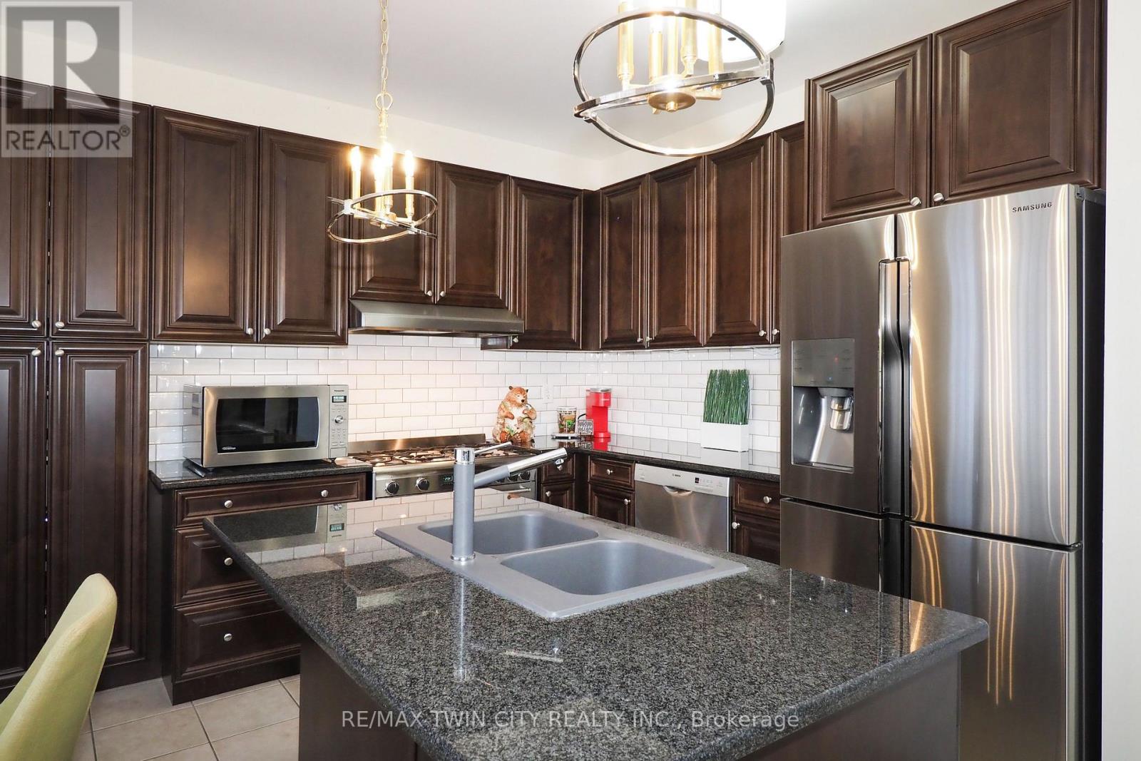55 Dalton Drive, Cambridge, Ontario  N3C 0E8 - Photo 21 - X12453515