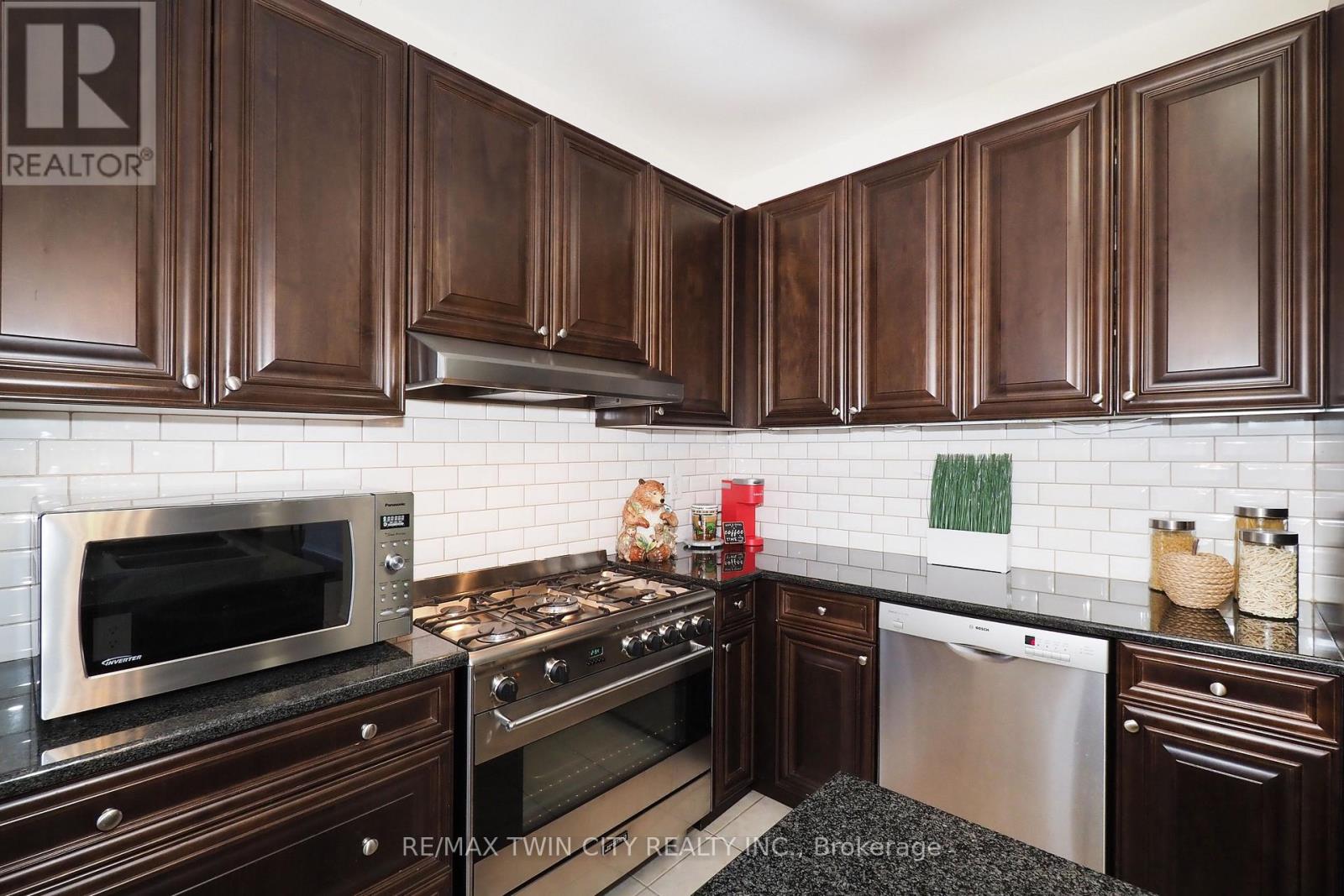 55 Dalton Drive, Cambridge, Ontario  N3C 0E8 - Photo 22 - X12453515
