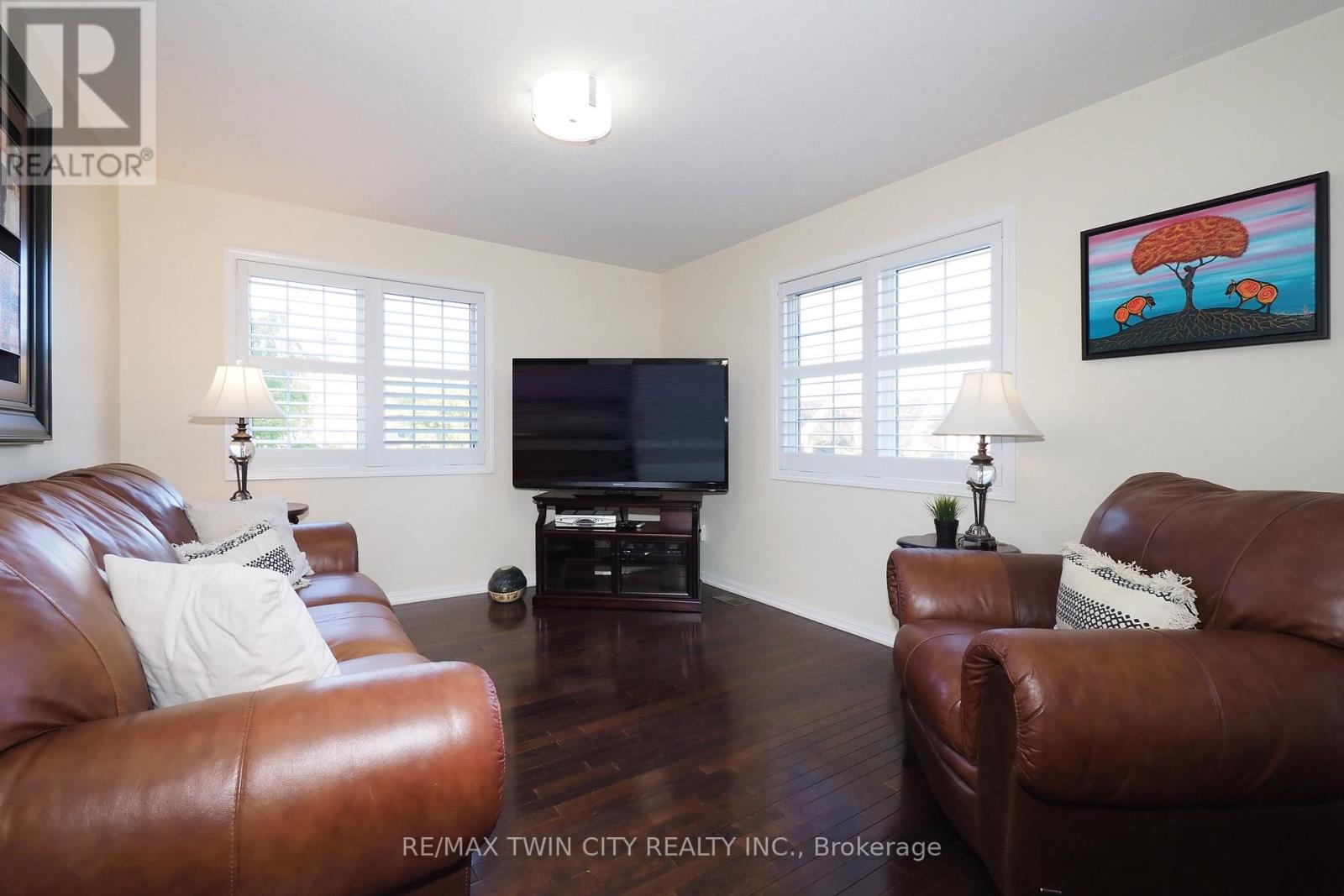55 Dalton Drive, Cambridge, Ontario  N3C 0E8 - Photo 26 - X12453515