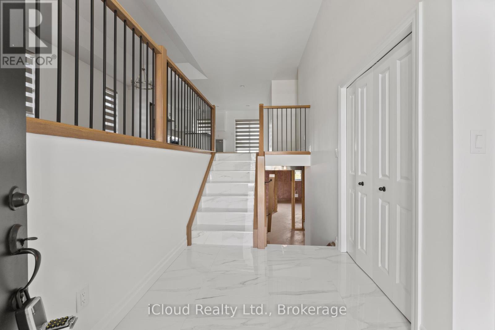 22 Kingsbridge Drive, Amherstburg, Ontario  N9V 4A4 - Photo 3 - X12453524