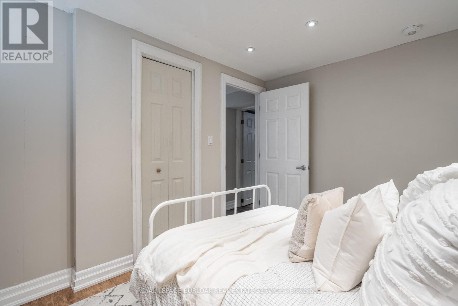 Lower - 34 Briarwood Crescent, Hamilton, Ontario  L9C 4B9 - Photo 14 - X12453529