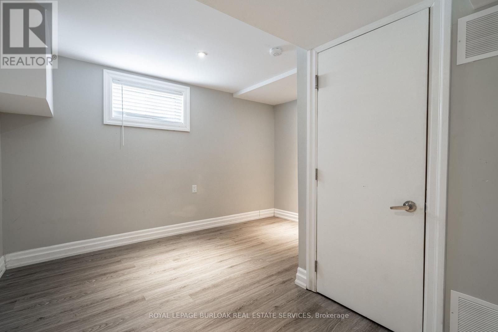 Lower - 34 Briarwood Crescent, Hamilton, Ontario  L9C 4B9 - Photo 18 - X12453529