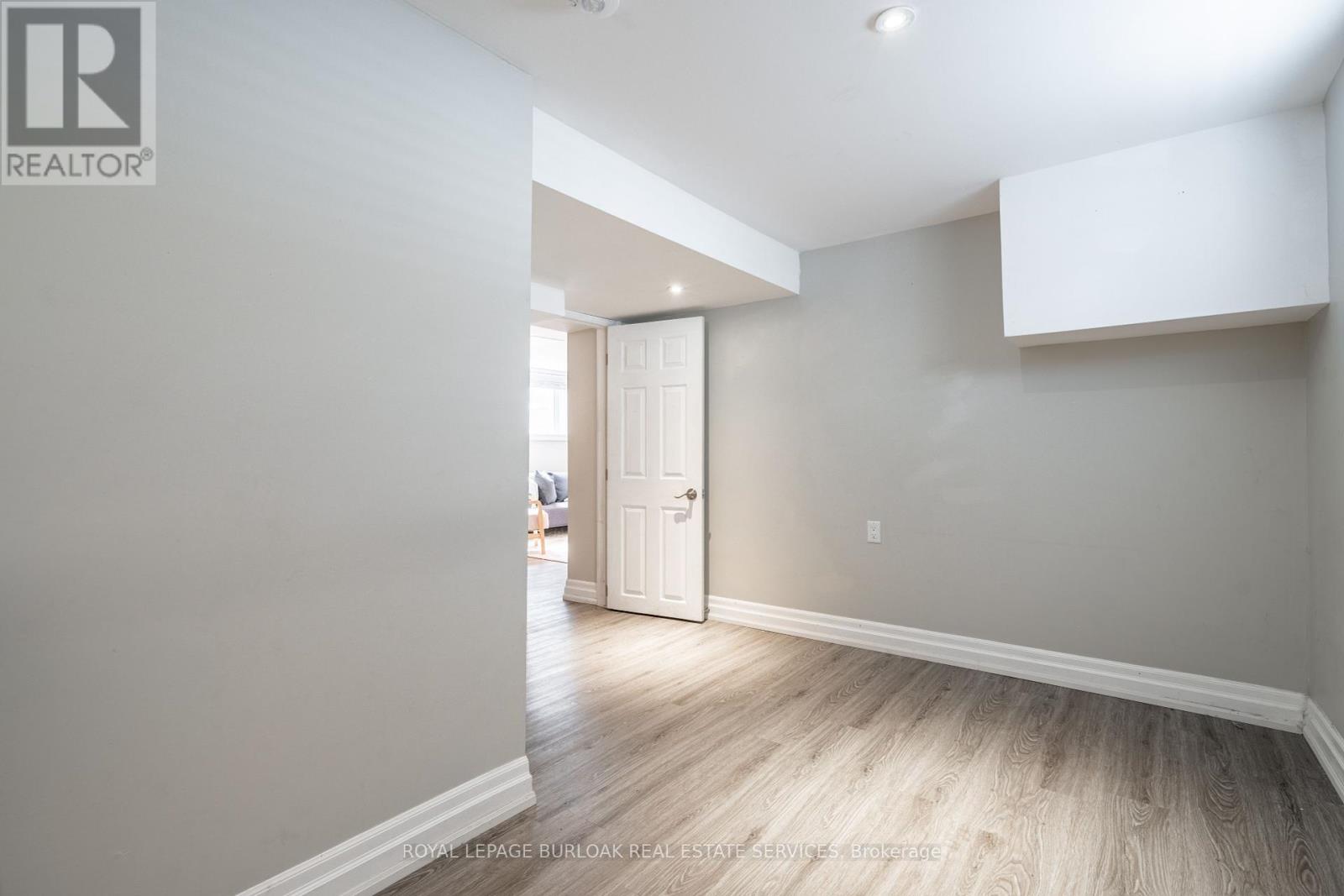 Lower - 34 Briarwood Crescent, Hamilton, Ontario  L9C 4B9 - Photo 20 - X12453529