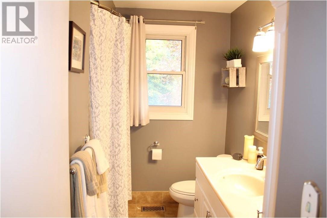 15 Rodney Street, Barrie, Ontario  L4M 4B5 - Photo 23 - 2122025