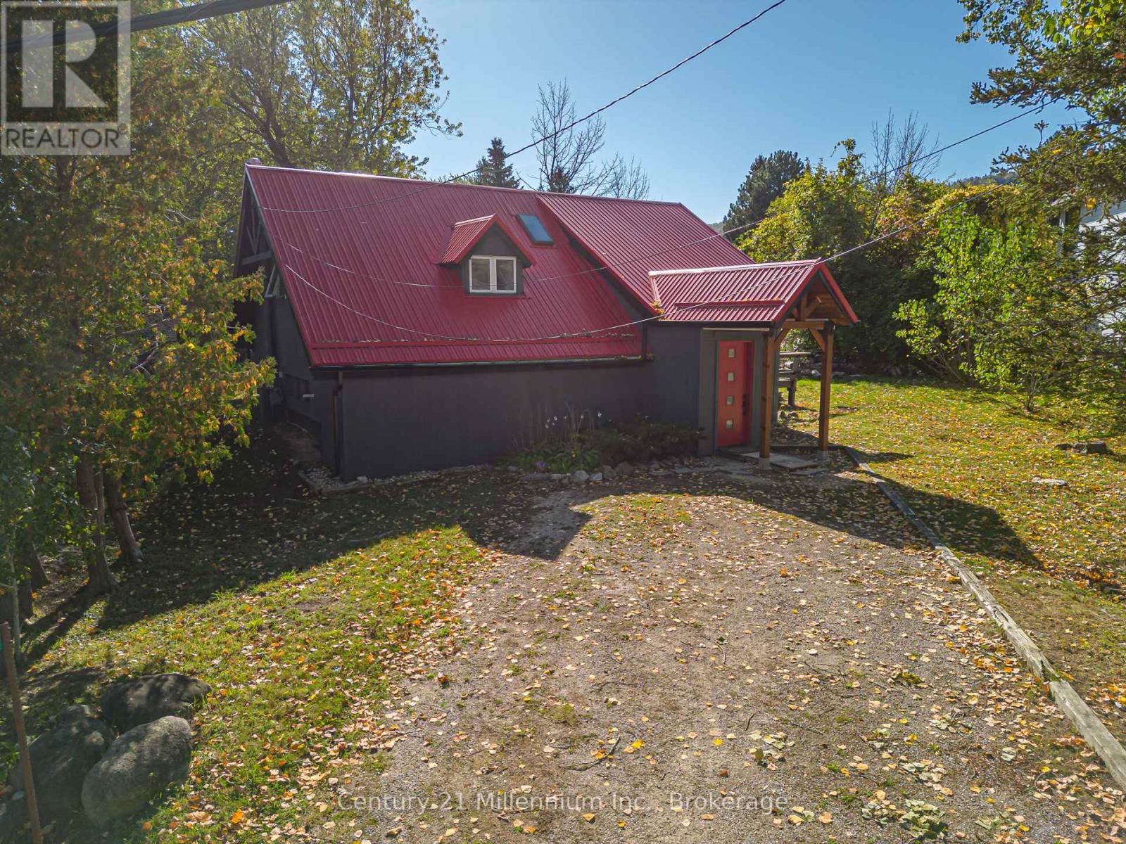 178 Sleepy Hollow Road, Blue Mountains, Ontario  L9Y 0S8 - Photo 9 - X12453584