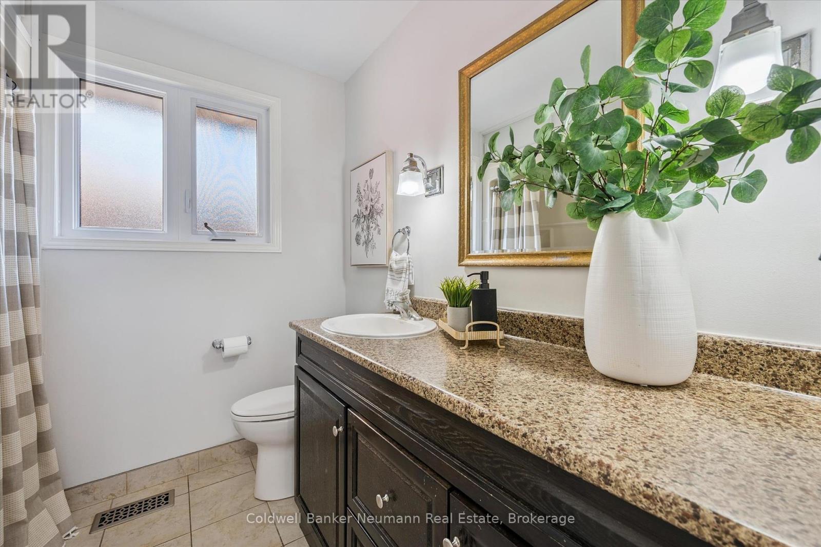 26 Upton Crescent, Guelph (Grange Road), Ontario  N1E 6P3 - Photo 12 - X12453614