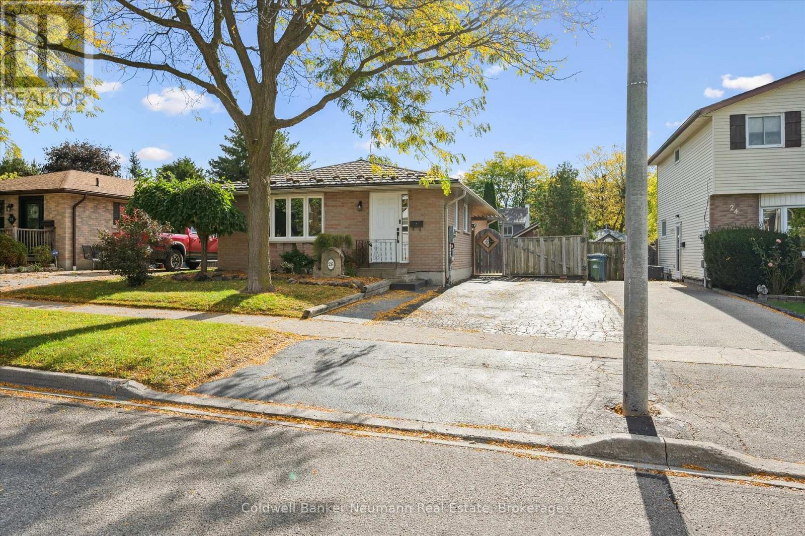 26 Upton Crescent, Guelph (Grange Road), Ontario  N1E 6P3 - Photo 3 - X12453614