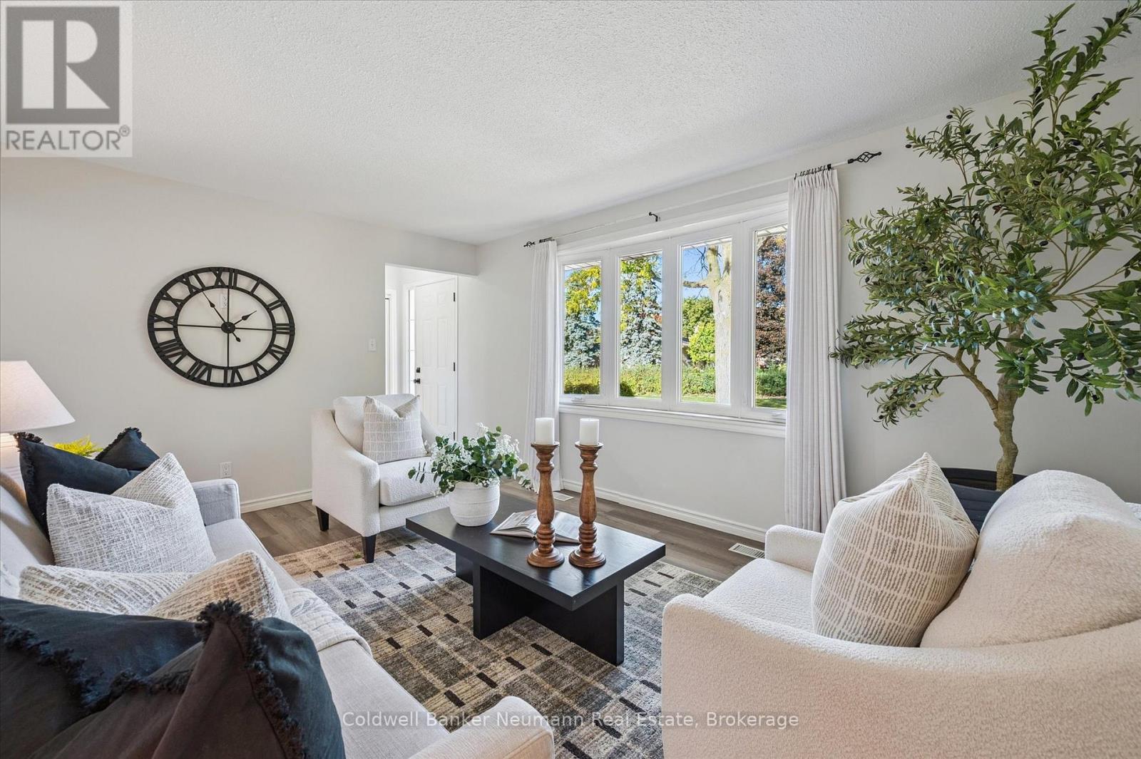 26 Upton Crescent, Guelph (Grange Road), Ontario  N1E 6P3 - Photo 4 - X12453614