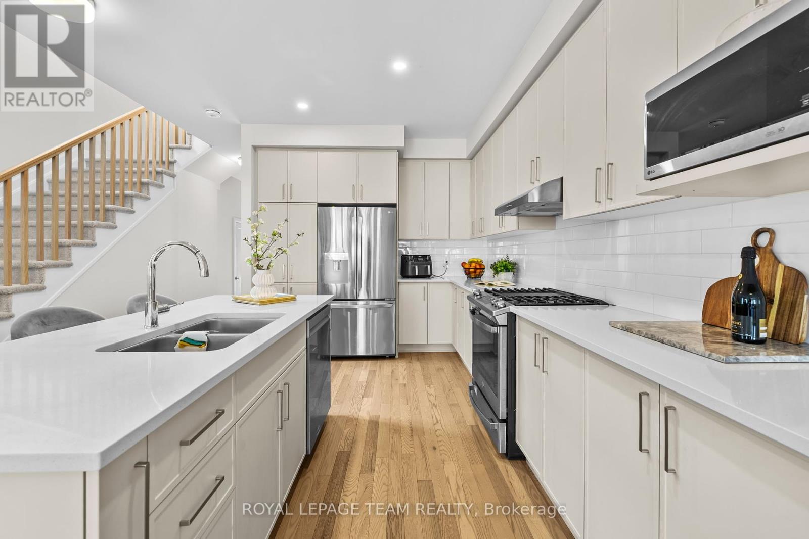 908 Clarkia Street, Ottawa, Ontario  K1T 0X9 - Photo 11 - X12453541