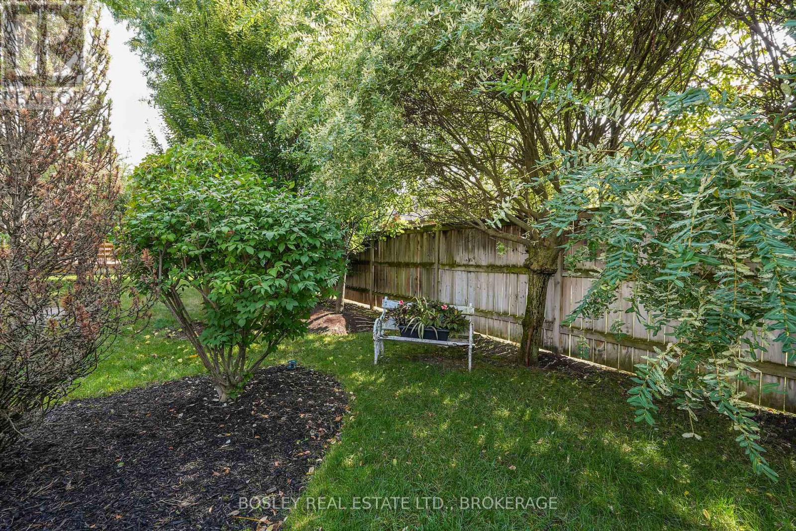 43 Loretta Drive, Niagara-On-The-Lake, Ontario L0S 1T0 - Photo 2 - X12453542