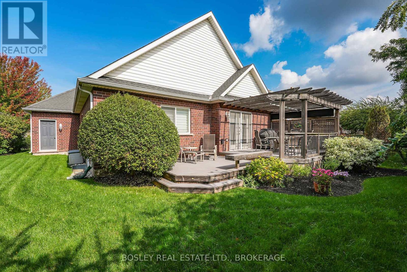 43 Loretta Drive, Niagara-On-The-Lake, Ontario L0S 1T0 - Photo 30 - X12453542