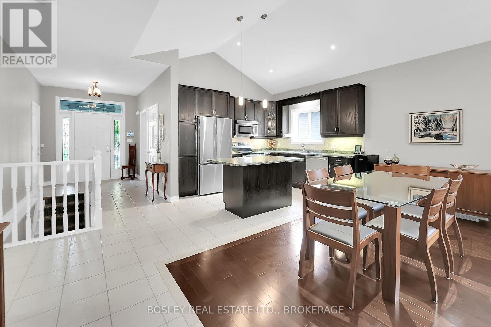 43 Loretta Drive, Niagara-On-The-Lake, Ontario L0S 1T0 - Photo 5 - X12453542