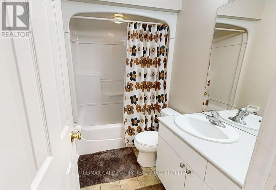 119 Main Street W, Grimsby, Ontario  L3M 3Y1 - Photo 19 - X12453595
