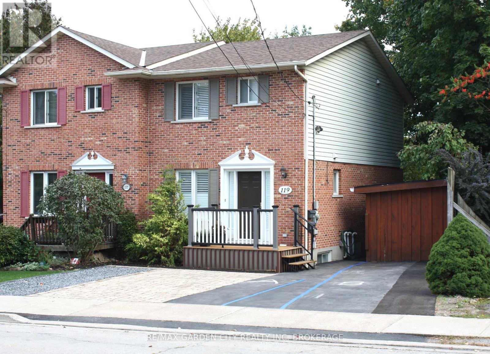 119 Main Street W, Grimsby, Ontario  L3M 3Y1 - Photo 2 - X12453595