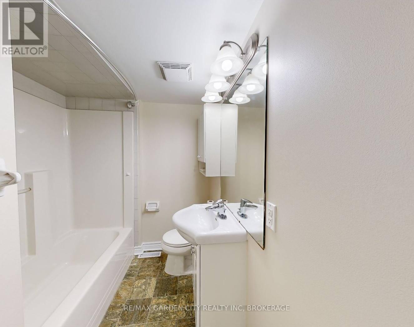 119 Main Street W, Grimsby, Ontario  L3M 3Y1 - Photo 32 - X12453595