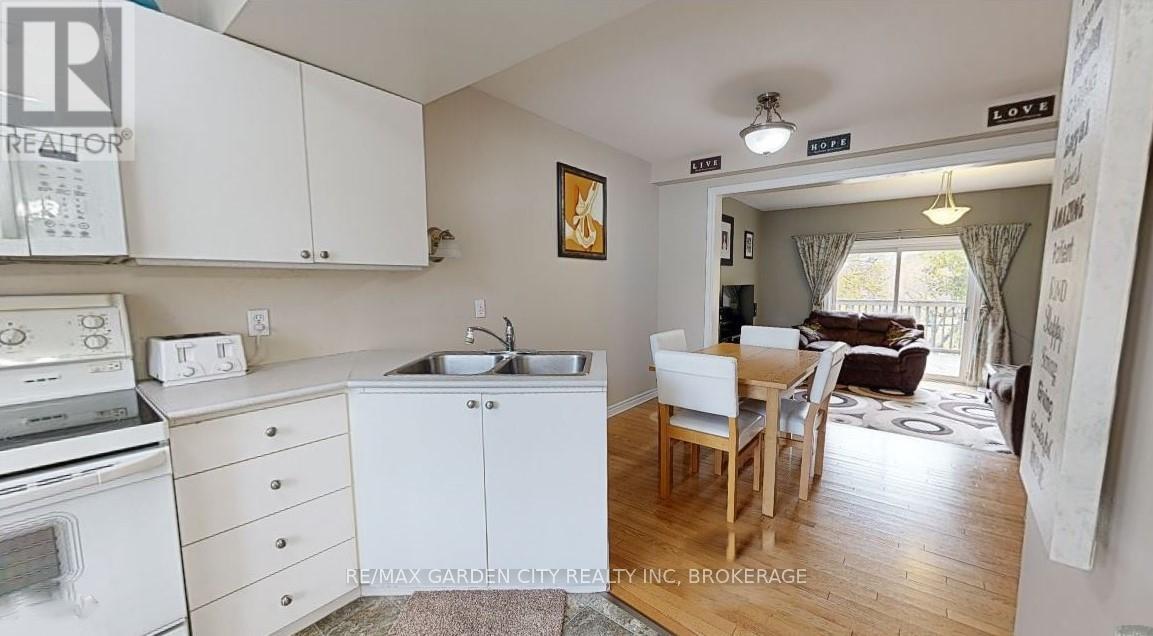 119 Main Street W, Grimsby, Ontario  L3M 3Y1 - Photo 6 - X12453595