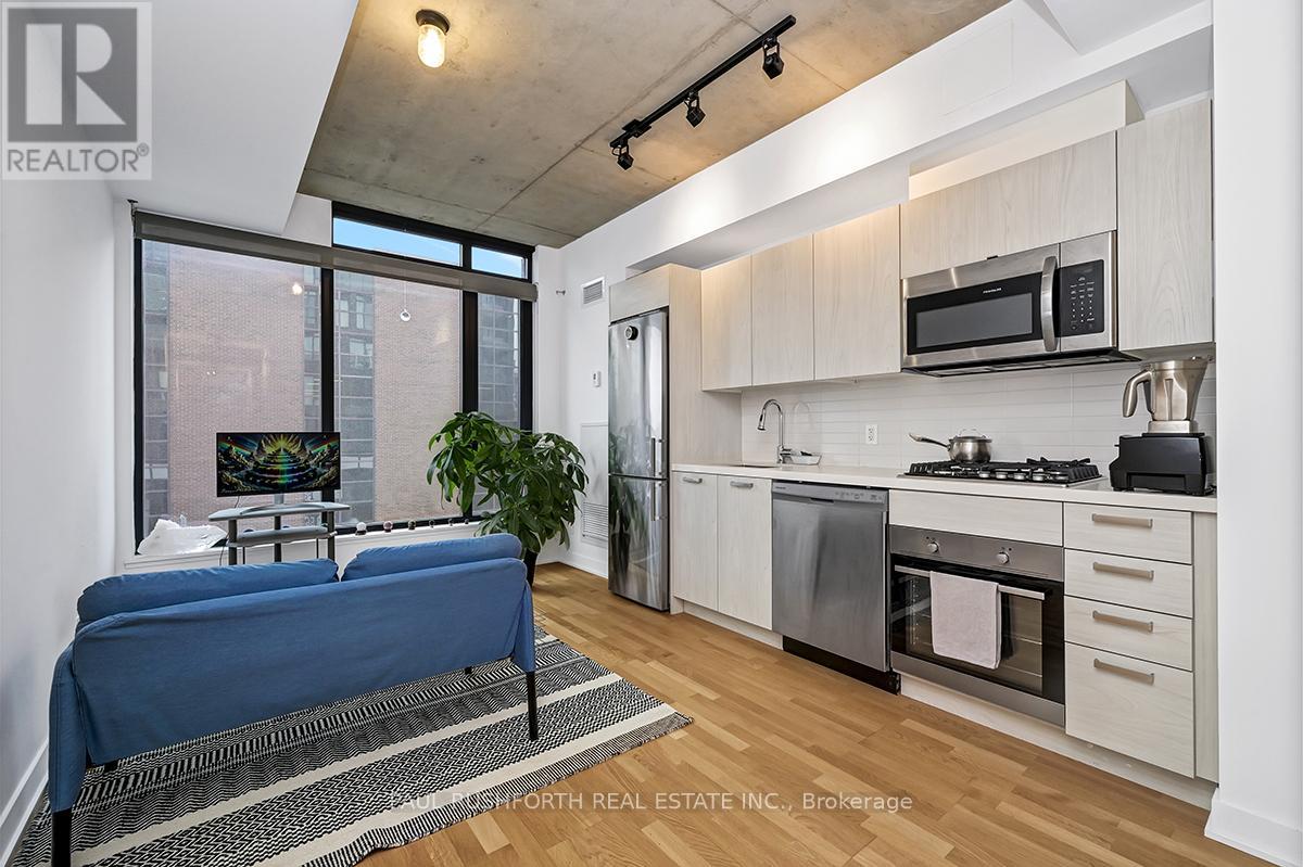 206 - 203 Catherine Street, Ottawa, Ontario  K2P 1J5 - Photo 2 - X12451744