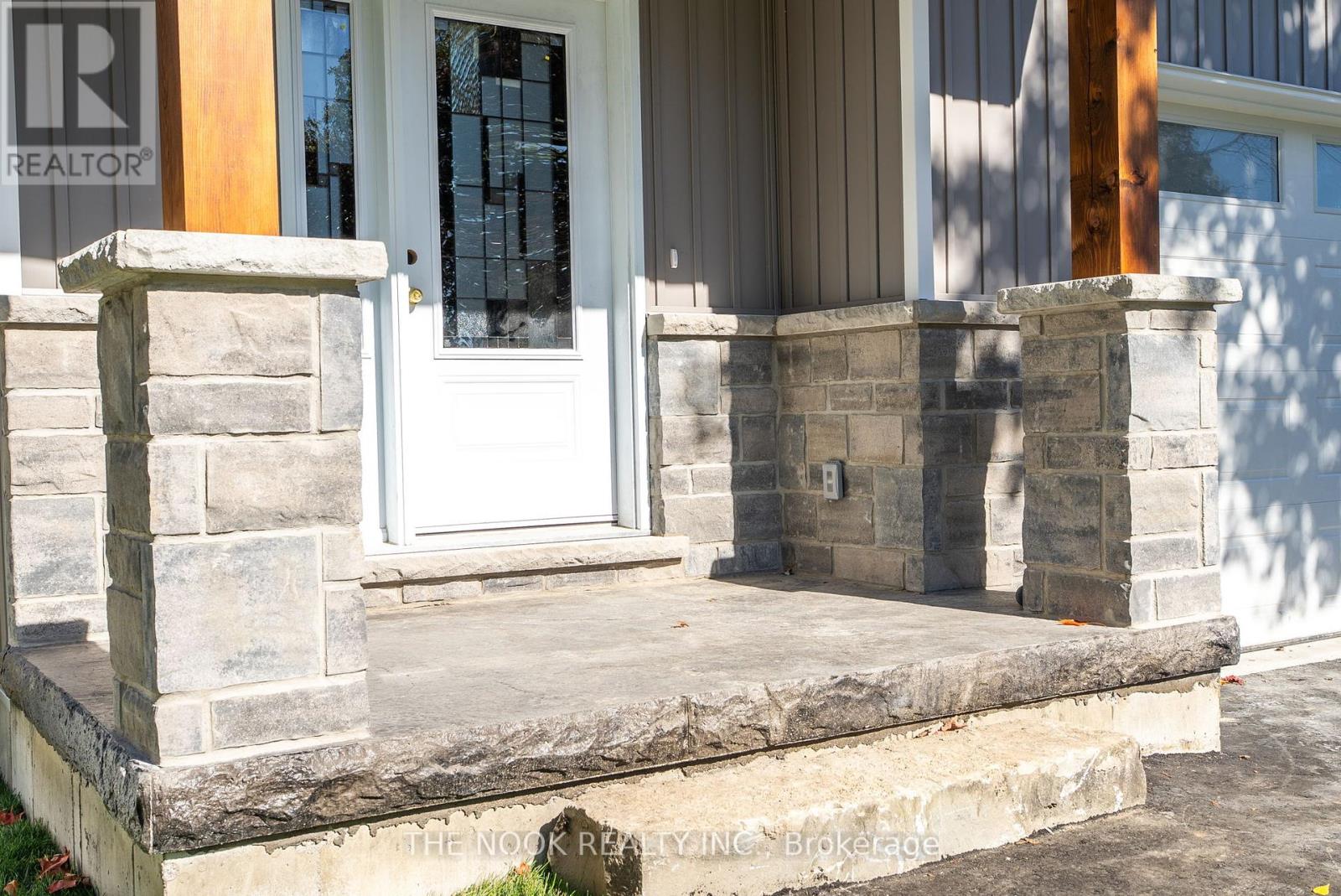 50 Russell Street E, Kawartha Lakes, Ontario  K9V 2A6 - Photo 4 - X12453610