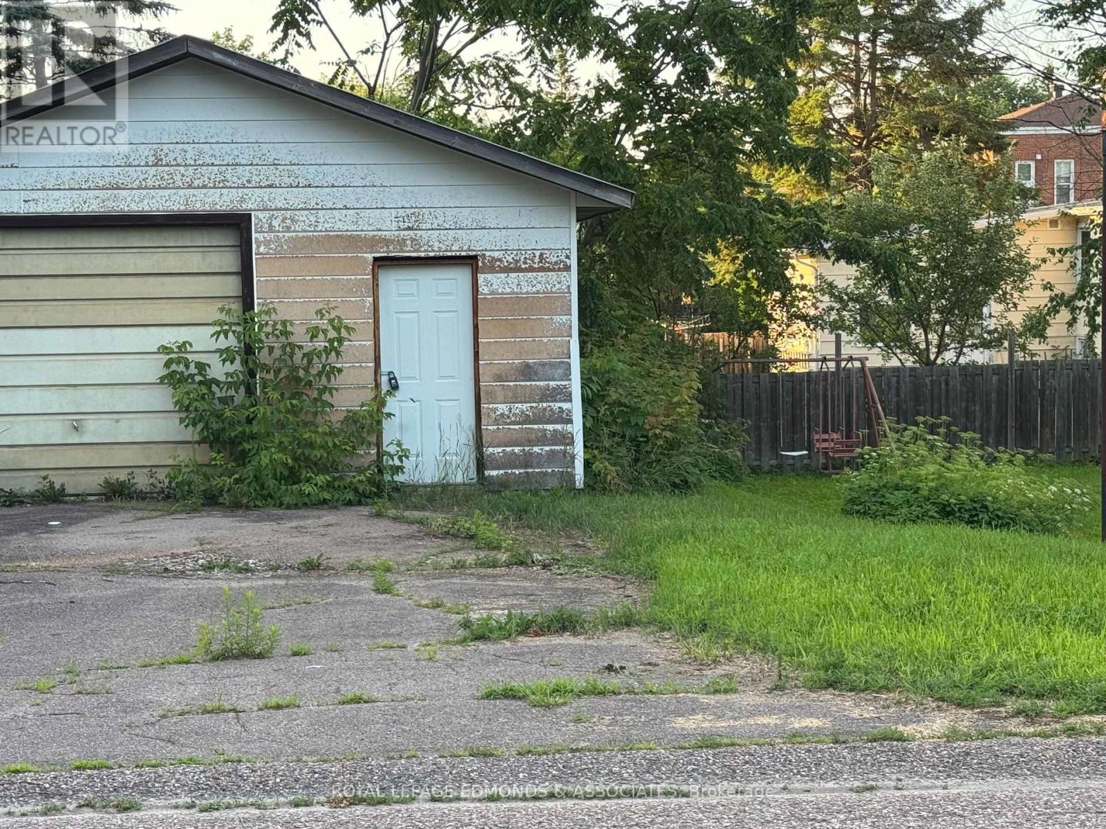 187 Hunter Street, Pembroke, Ontario  K8A 1K3 - Photo 2 - X12453625