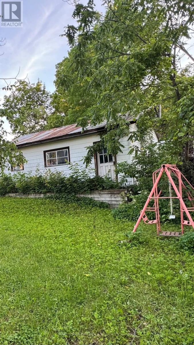 187 Hunter Street, Pembroke, Ontario  K8A 1K3 - Photo 3 - X12453625