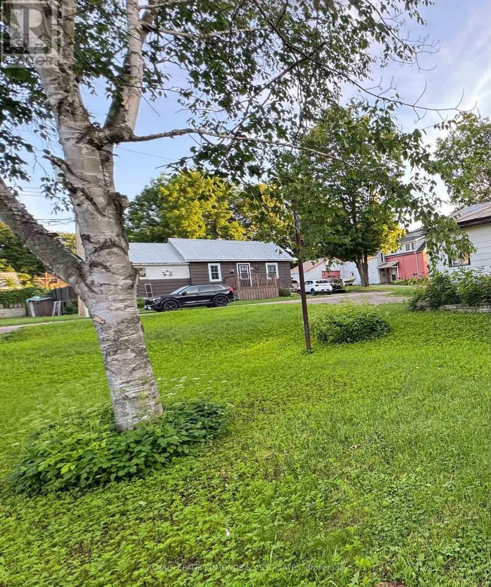 187 Hunter Street, Pembroke, Ontario  K8A 1K3 - Photo 4 - X12453625