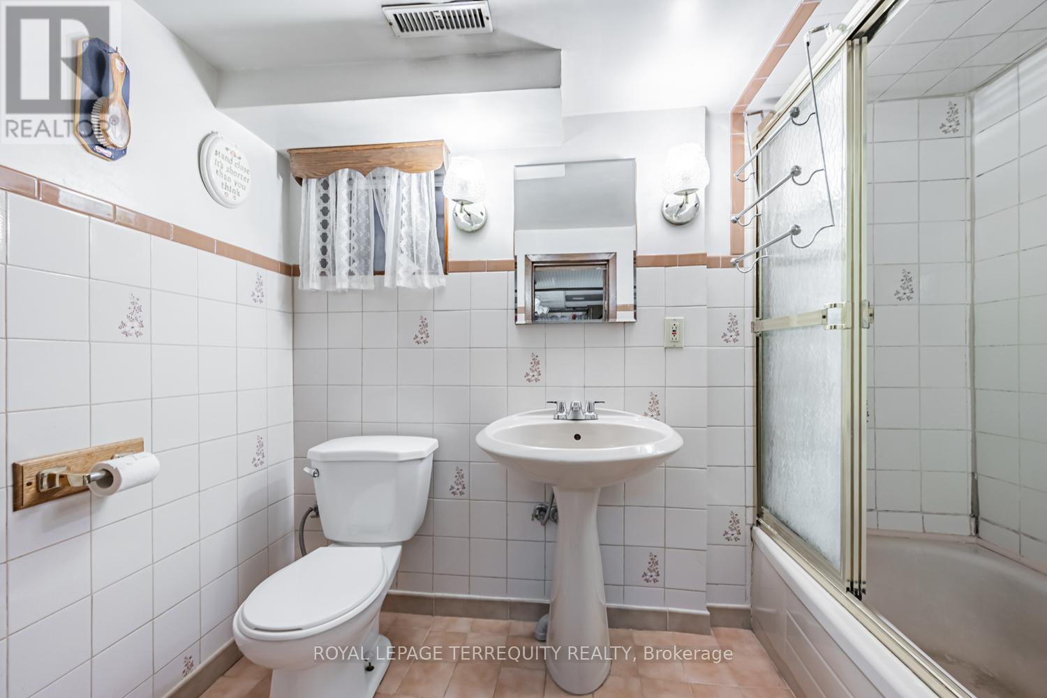 578 Durie Street, Toronto, Ontario  M6S 3H1 - Photo 12 - W12424357