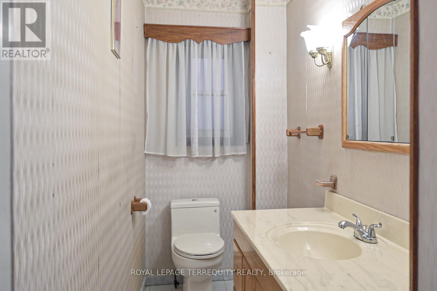 578 Durie Street, Toronto, Ontario  M6S 3H1 - Photo 14 - W12424357
