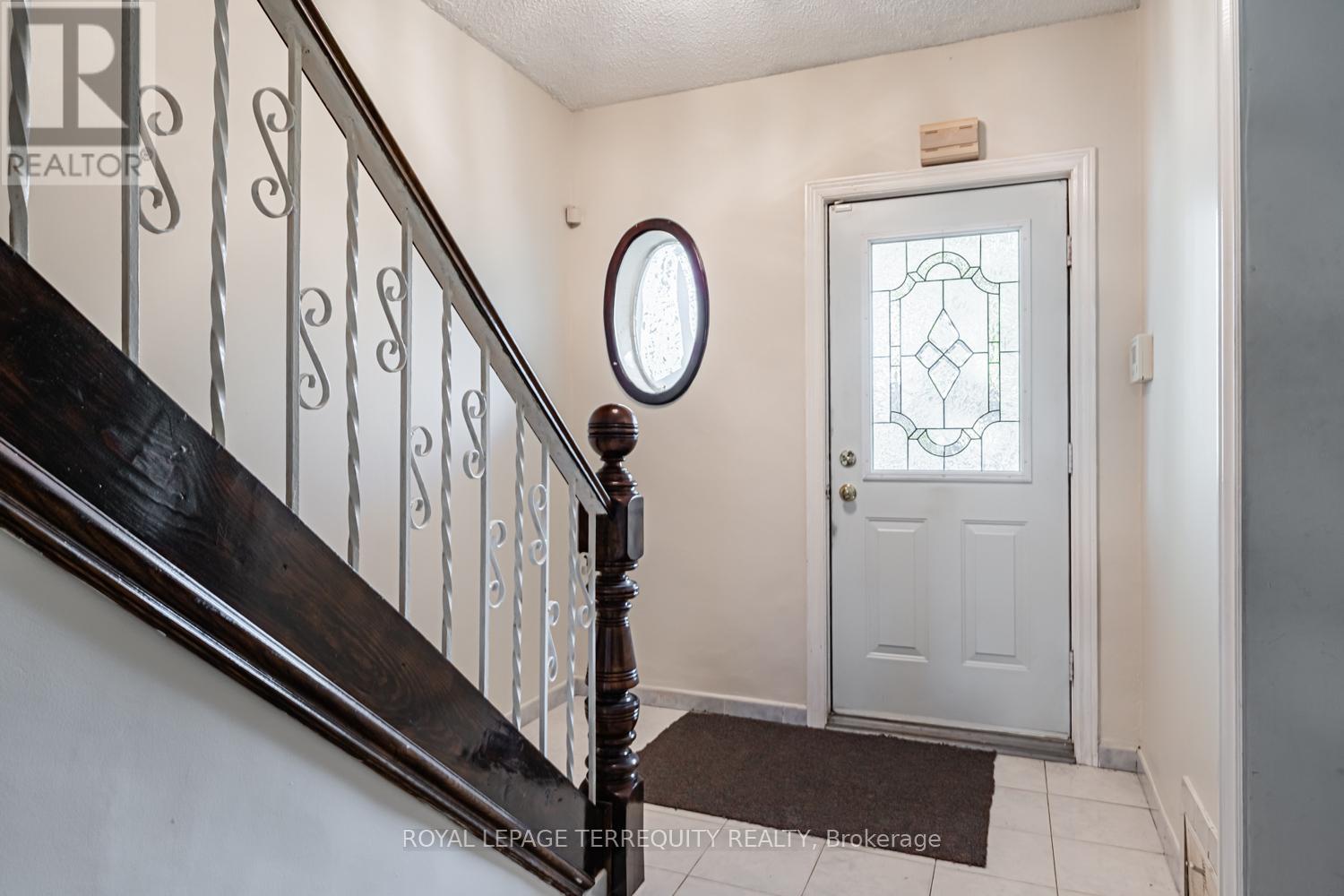 578 Durie Street, Toronto, Ontario  M6S 3H1 - Photo 4 - W12424357