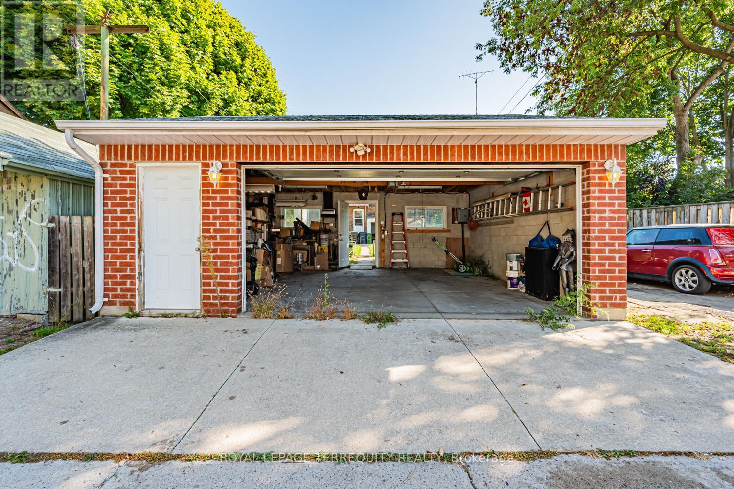 578 Durie Street, Toronto, Ontario  M6S 3H1 - Photo 16 - W12424357
