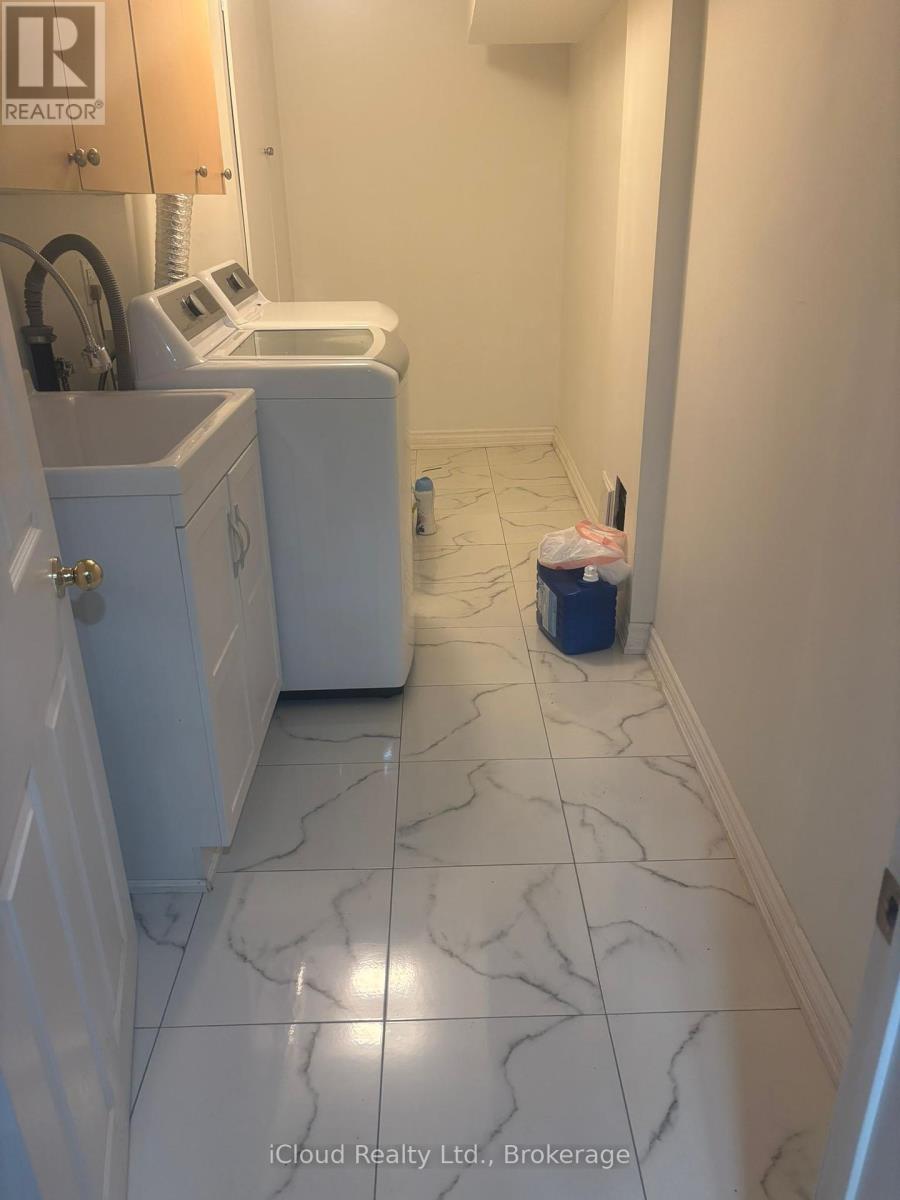 1185 Prestonwood Crescent, Mississauga, Ontario  L5V 2V3 - Photo 5 - W12453169