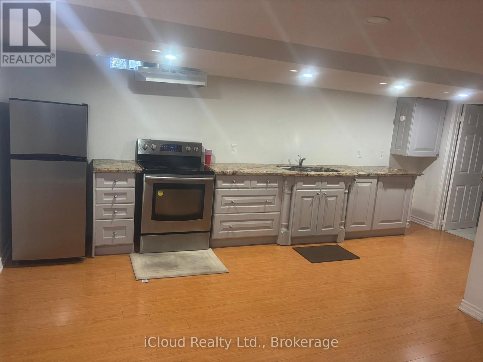 1185 Prestonwood Crescent, Mississauga, Ontario  L5V 2V3 - Photo 1 - W12453169