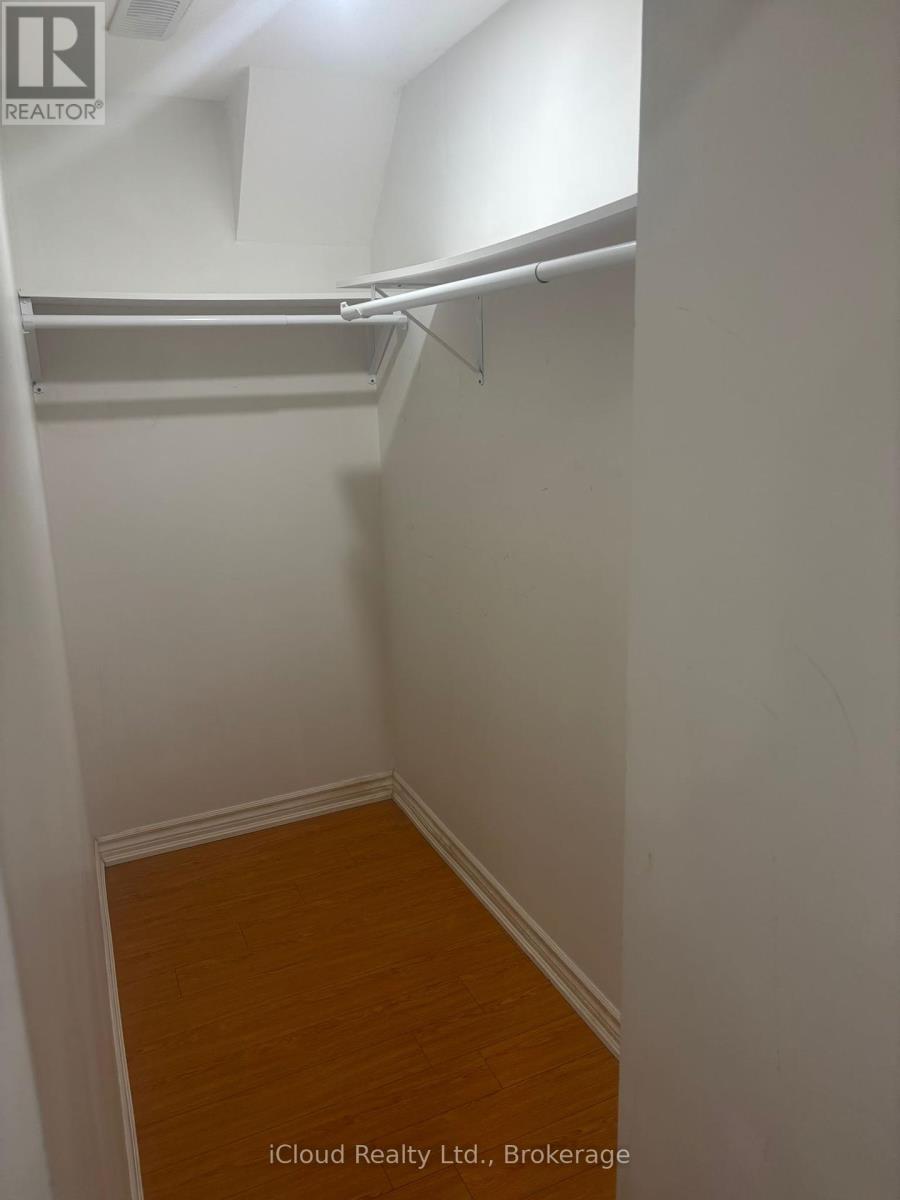 1185 Prestonwood Crescent, Mississauga, Ontario  L5V 2V3 - Photo 6 - W12453169