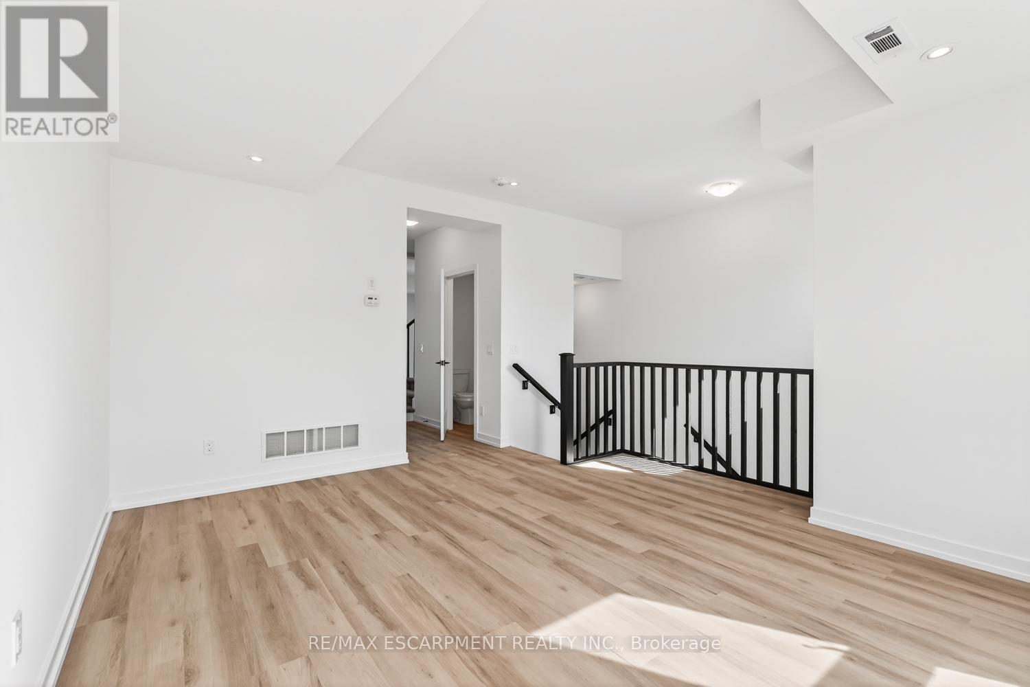 36 - 70 Kenesky Drive, Hamilton, Ontario  L0R 2H7 - Photo 9 - X12435429