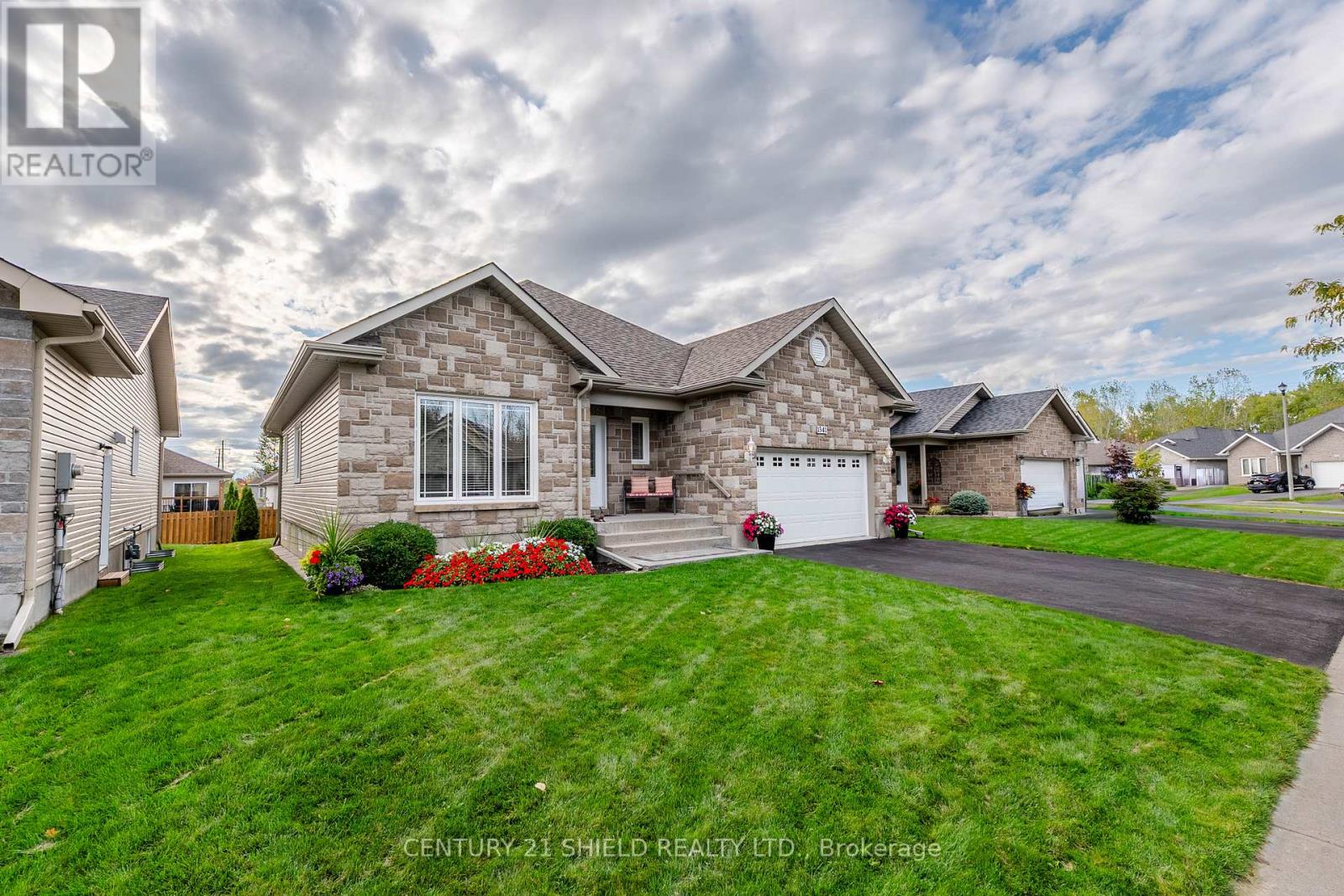 1341 Arba Court, Cornwall, Ontario  K6H 0A9 - Photo 2 - X12453702