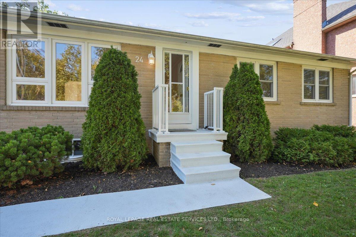 24 Fulham Street, Toronto (Agincourt South-Malvern West), Ontario  M1S 2A4 - Photo 2 - E12453565