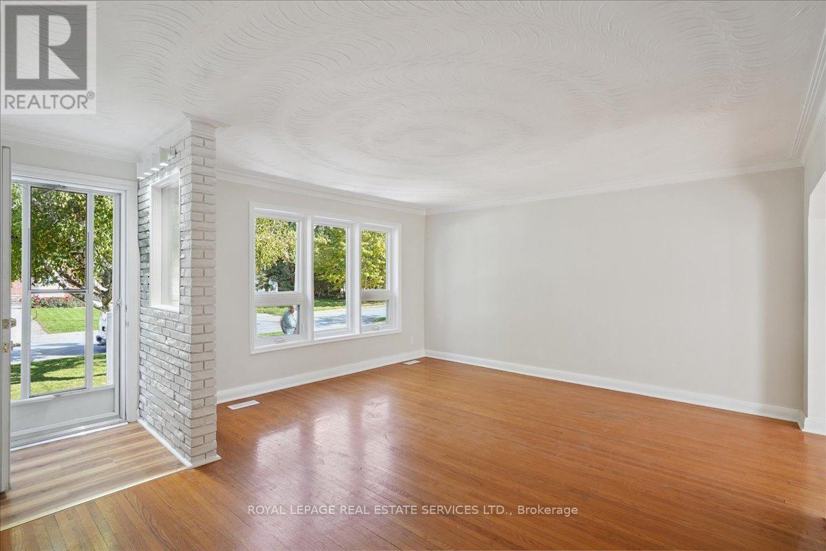24 Fulham Street, Toronto (Agincourt South-Malvern West), Ontario  M1S 2A4 - Photo 4 - E12453565