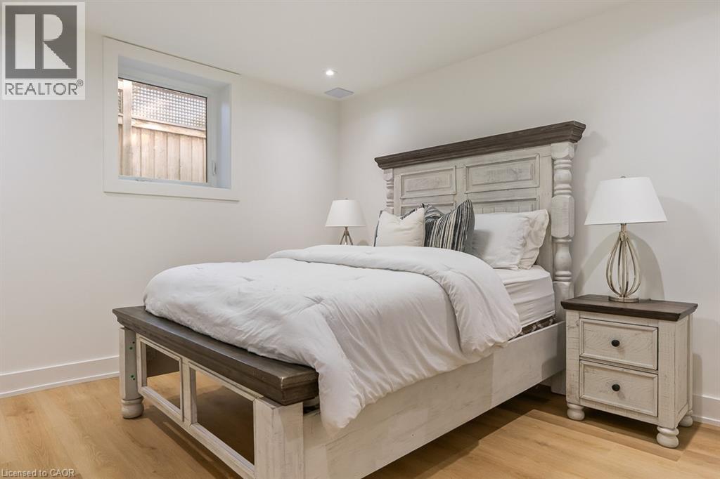 2282 Fairleigh Place, Burlington, Ontario  L7R 1G7 - Photo 19 - 40777627