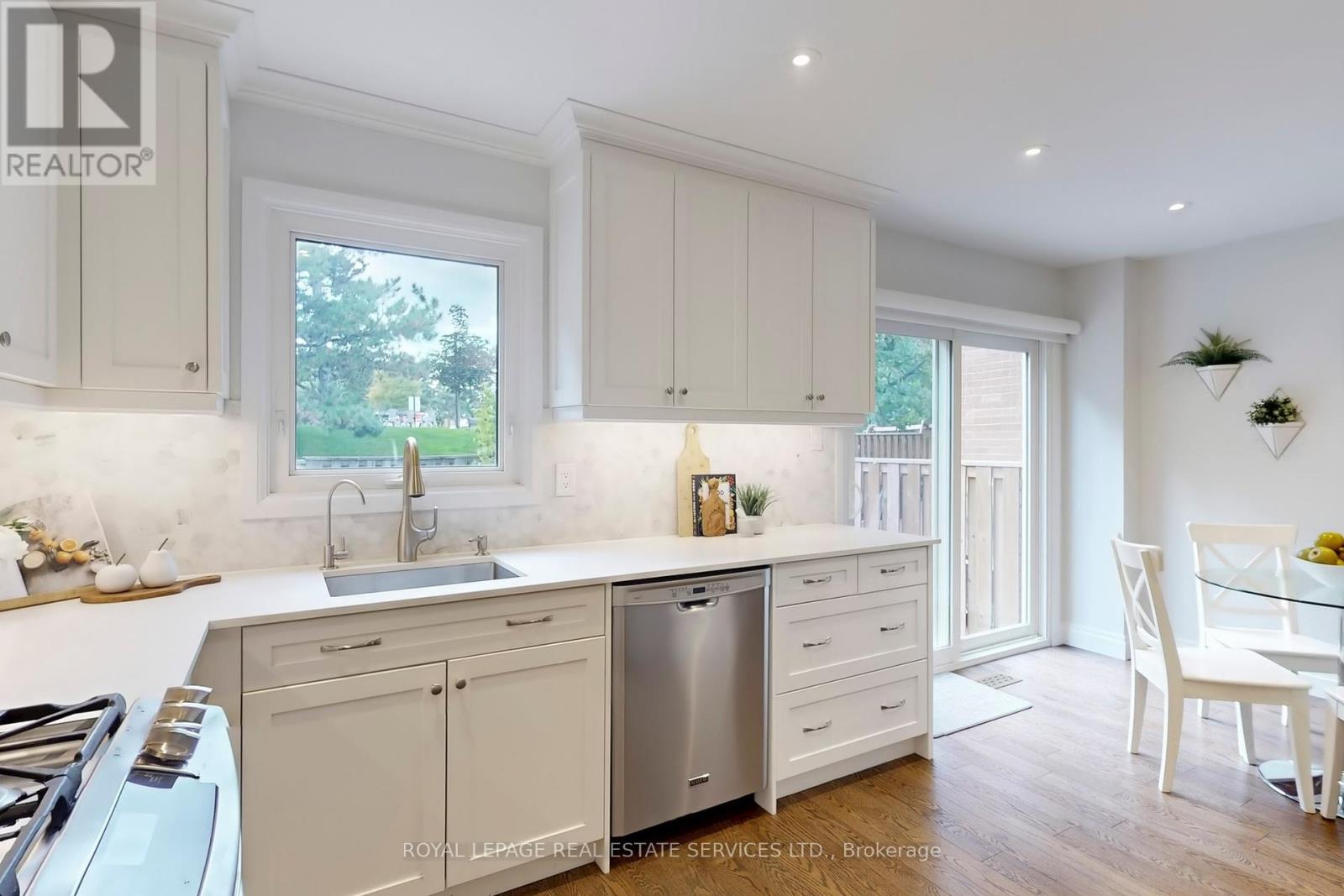 28 Rejane Crescent, Vaughan (Crestwood-Springfarm-Yorkhill), Ontario  L4J 5A1 - Photo 11 - N12453588