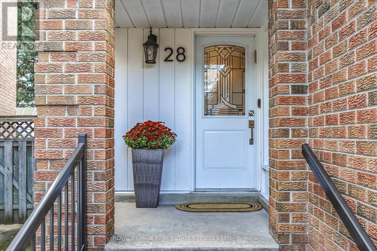 28 Rejane Crescent, Vaughan (Crestwood-Springfarm-Yorkhill), Ontario  L4J 5A1 - Photo 3 - N12453588