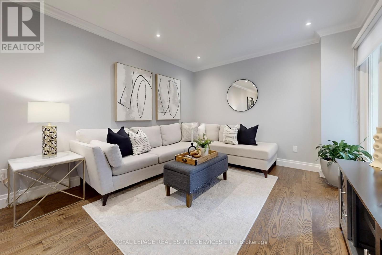 28 Rejane Crescent, Vaughan (Crestwood-Springfarm-Yorkhill), Ontario  L4J 5A1 - Photo 4 - N12453588