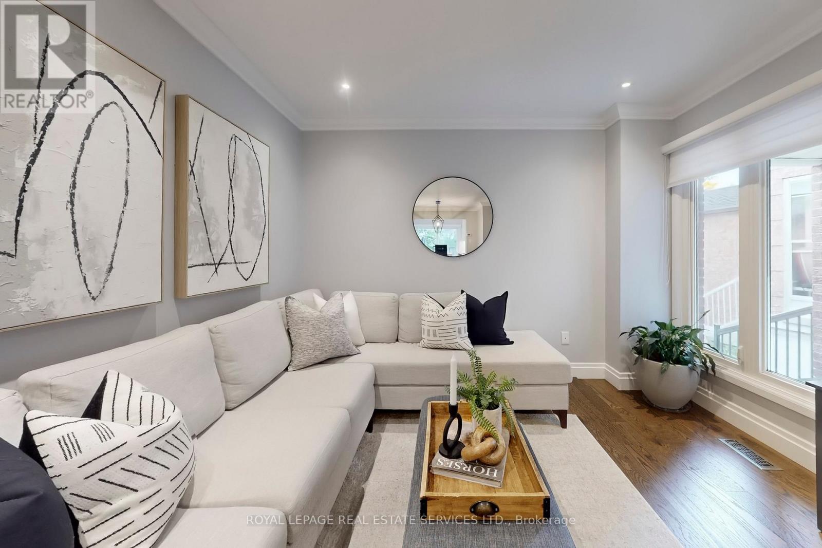 28 Rejane Crescent, Vaughan (Crestwood-Springfarm-Yorkhill), Ontario  L4J 5A1 - Photo 5 - N12453588