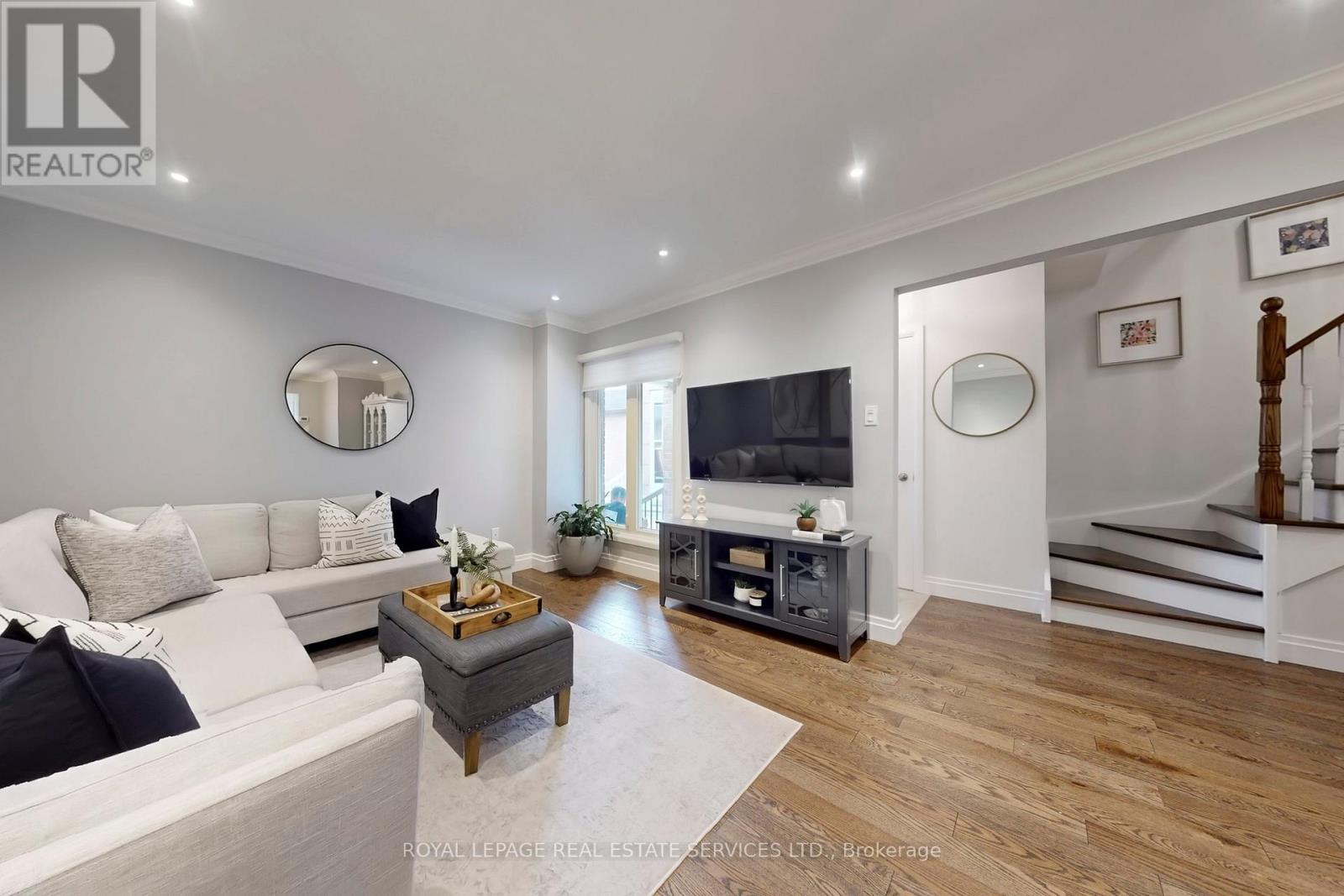28 Rejane Crescent, Vaughan (Crestwood-Springfarm-Yorkhill), Ontario  L4J 5A1 - Photo 6 - N12453588