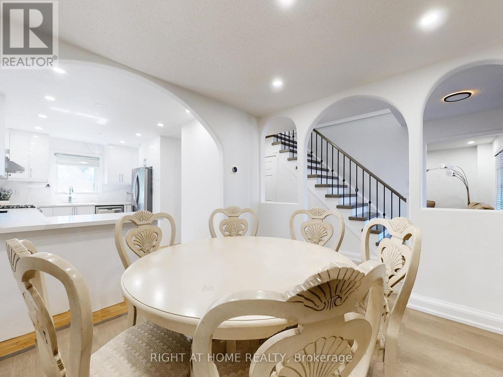 828 Leslie Valley Drive, Newmarket (Huron Heights-Leslie Valley), Ontario  L3Y 7H3 - Photo 15 - N12453600