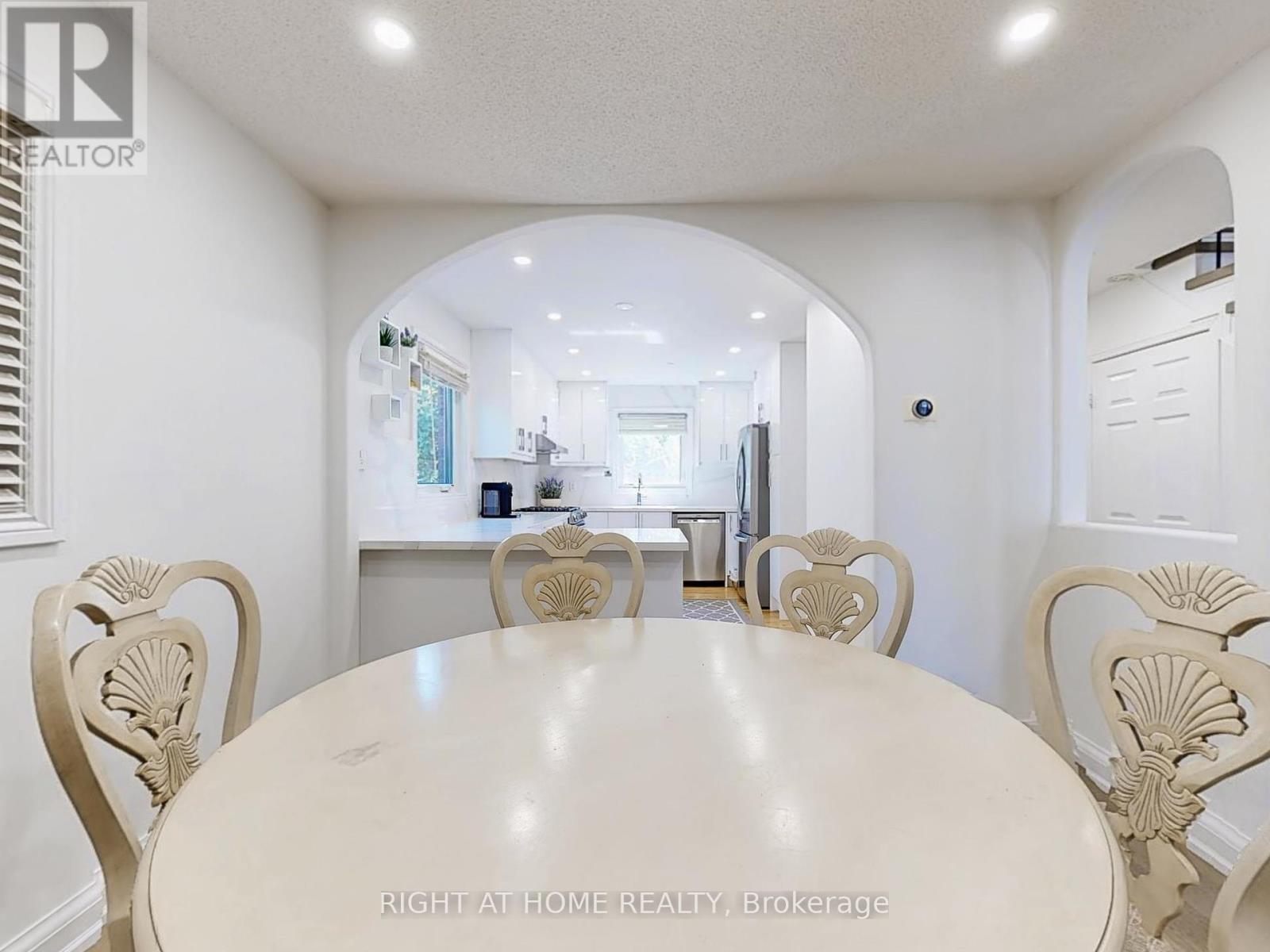 828 Leslie Valley Drive, Newmarket (Huron Heights-Leslie Valley), Ontario  L3Y 7H3 - Photo 16 - N12453600